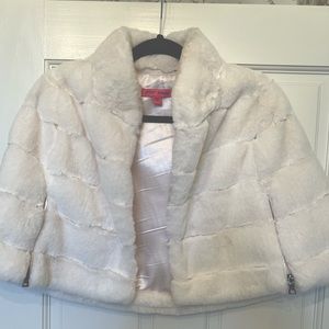 Betsy Johnson Faux Fur Ivory Capelet